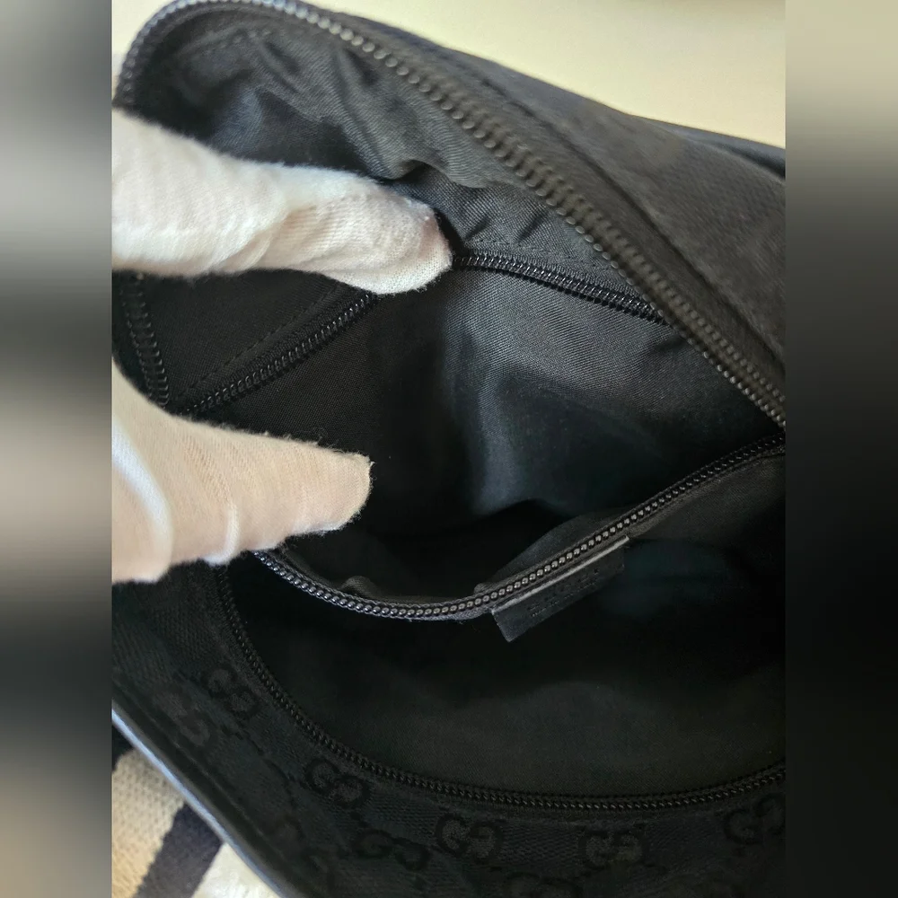 Gucci Black Canvas Shoulder Bag - Picture 6 of 8